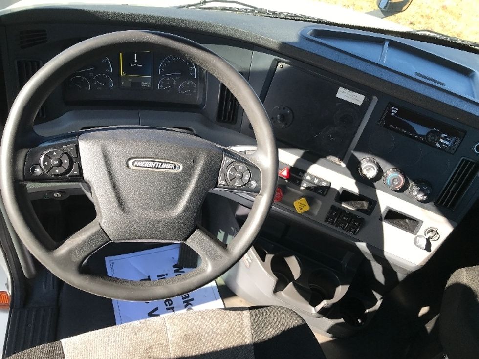 Day Cab Tractor-Heavy Duty Tractors-Freightliner-2020-T12664ST-Allentown-PA-510,000\n\t\tmiles-$ 50,000 - Image 11