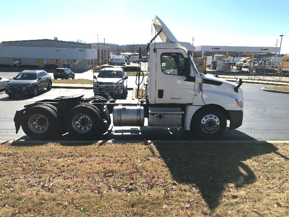 Day Cab Tractor-Heavy Duty Tractors-Freightliner-2020-T12664ST-Allentown-PA-510,000\n\t\tmiles-$ 50,000 - Image 8