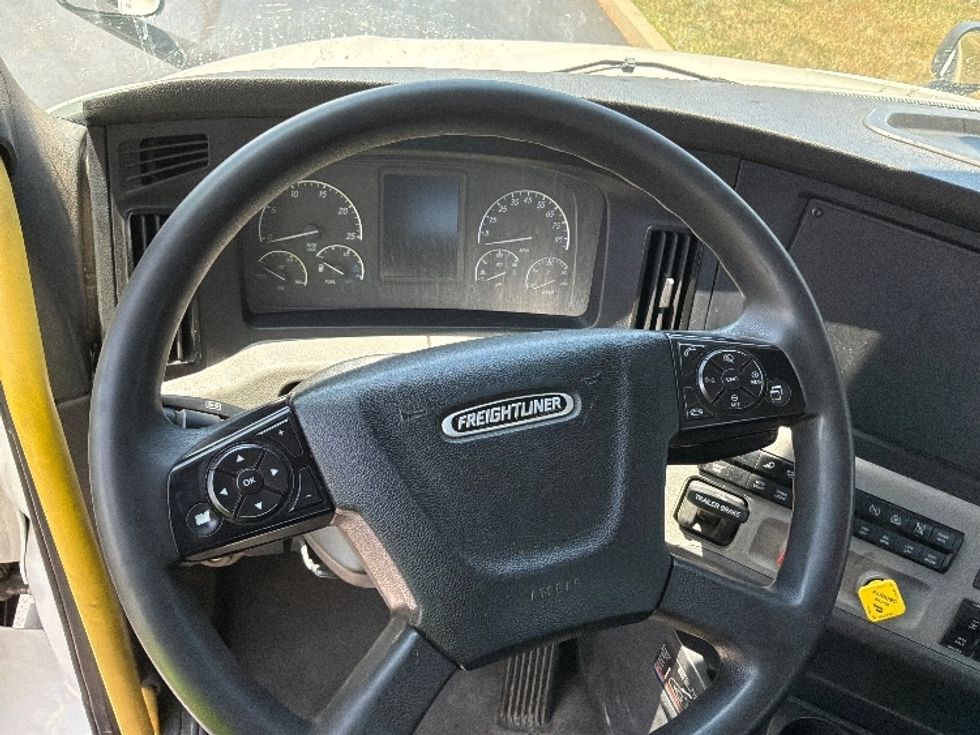 Day Cab Tractor-Heavy Duty Tractors-Freightliner-2020-T12664ST-Allentown-PA-511,502\n\t\tmiles-$ 43,500 - Image 11