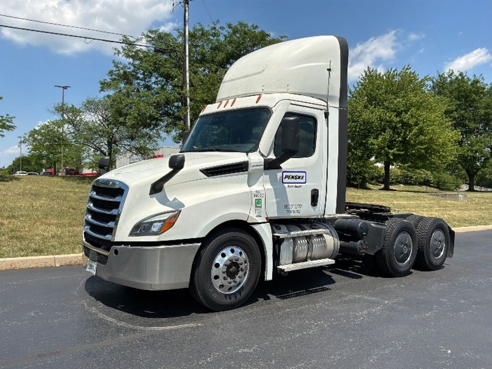 Day Cab Tractor-Heavy Duty Tractors-Freightliner-2020-T12664ST-Allentown-PA-511,502\n\t\tmiles-$ 43,500 - Image 3