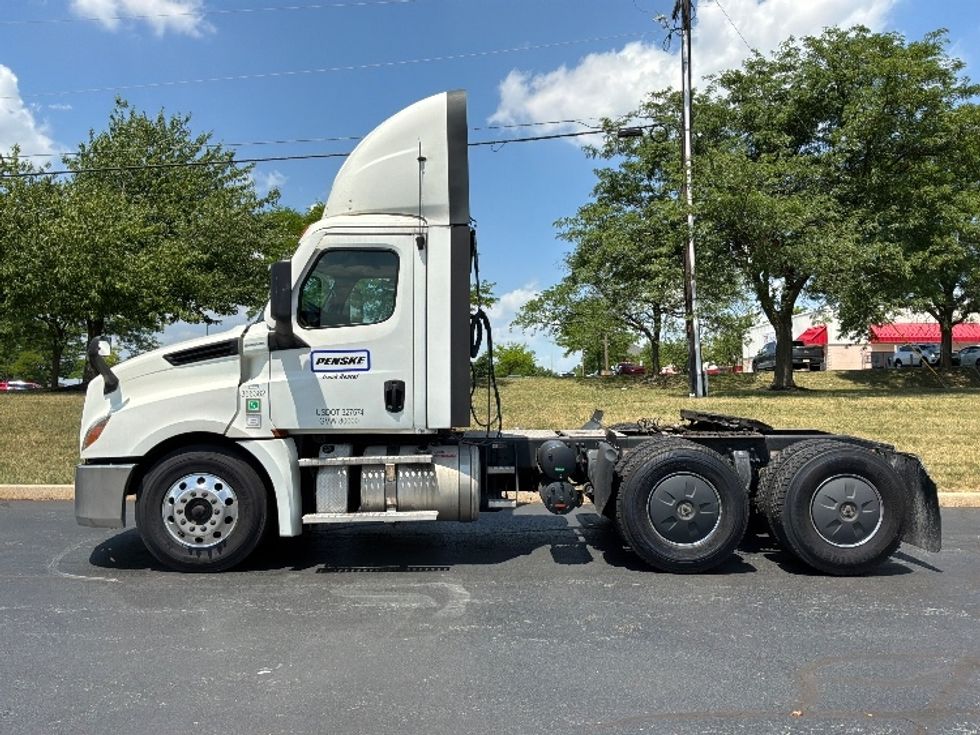 Day Cab Tractor-Heavy Duty Tractors-Freightliner-2020-T12664ST-Allentown-PA-511,502\n\t\tmiles-$ 43,500 - Image 4
