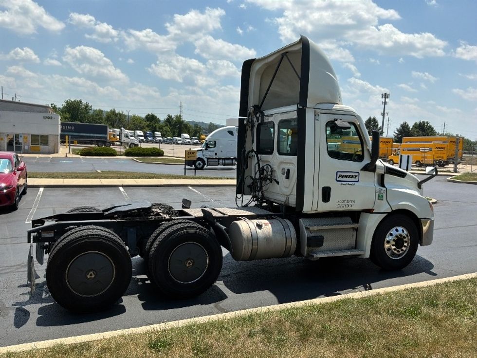 Day Cab Tractor-Heavy Duty Tractors-Freightliner-2020-T12664ST-Allentown-PA-511,502\n\t\tmiles-$ 43,500 - Image 7