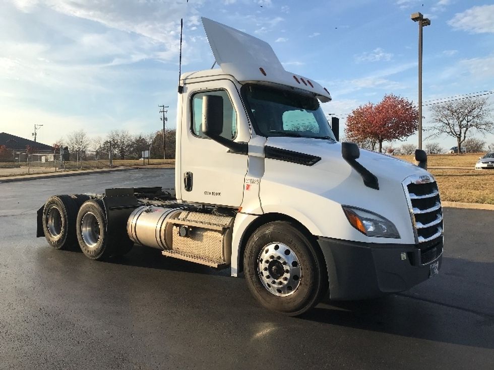 Day Cab Tractor-Heavy Duty Tractors-Freightliner-2020-T12664ST-Allentown-PA-529,094\n\t\tmiles-$ 45,500 - Image 1