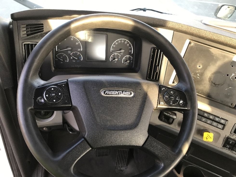 Day Cab Tractor-Heavy Duty Tractors-Freightliner-2020-T12664ST-Allentown-PA-529,094\n\t\tmiles-$ 45,500 - Image 11