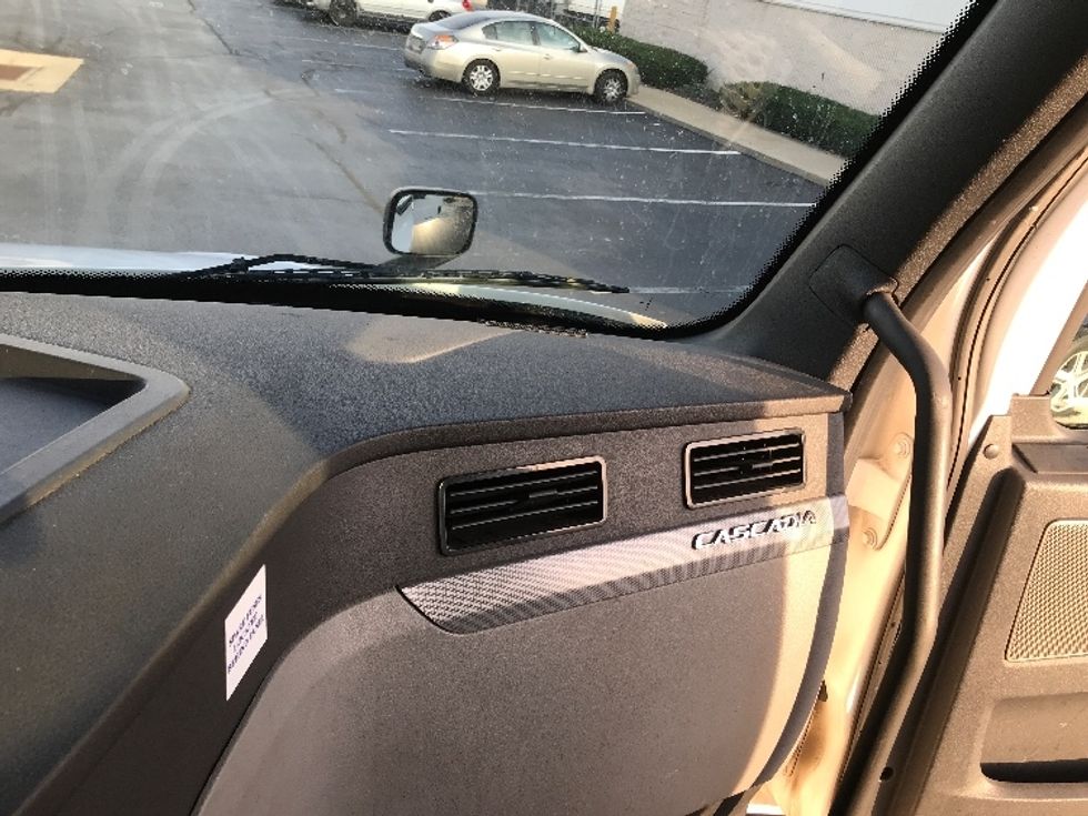 Day Cab Tractor-Heavy Duty Tractors-Freightliner-2020-T12664ST-Allentown-PA-529,094\n\t\tmiles-$ 45,500 - Image 13