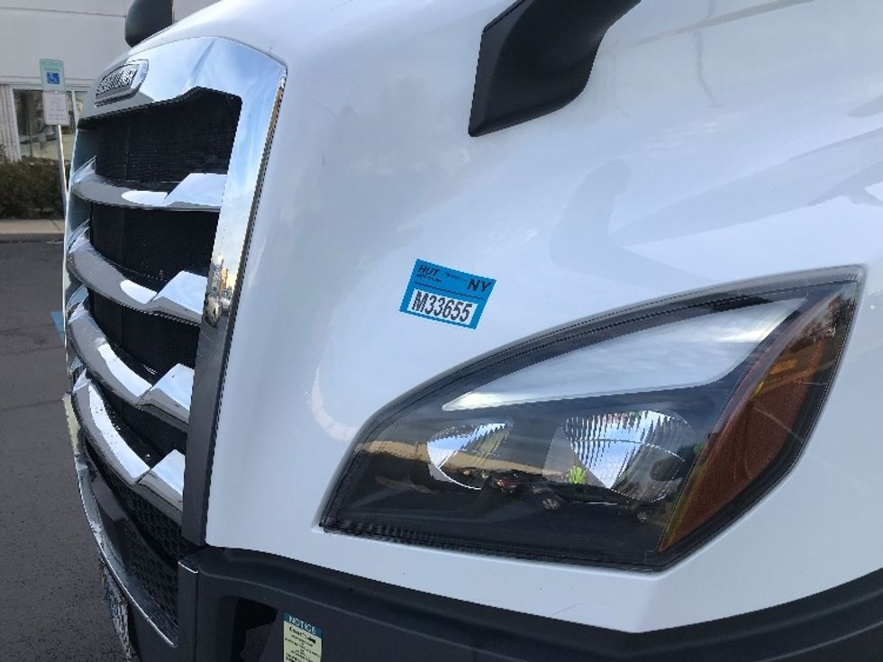 Day Cab Tractor-Heavy Duty Tractors-Freightliner-2020-T12664ST-Allentown-PA-529,094\n\t\tmiles-$ 45,500 - Image 19