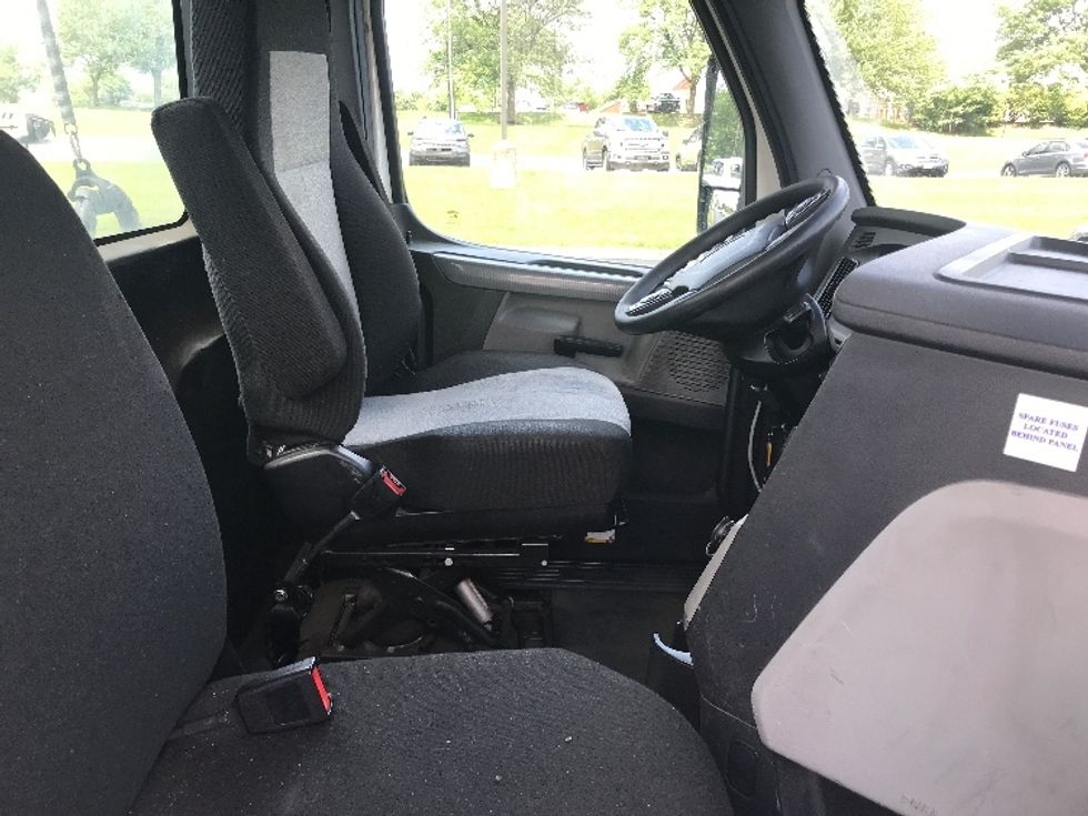 Day Cab Tractor-Heavy Duty Tractors-Freightliner-2020-T12664ST-Allentown-PA-552,423\n\t\tmiles-$ 39,250 - Image 14