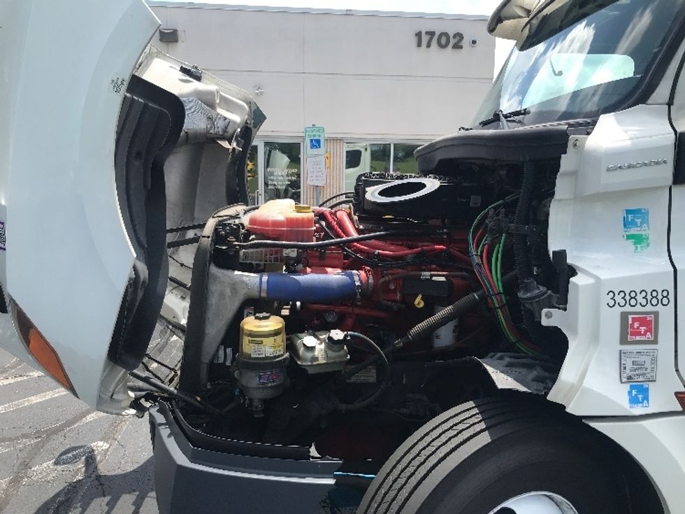 Day Cab Tractor-Heavy Duty Tractors-Freightliner-2020-T12664ST-Allentown-PA-552,423\n\t\tmiles-$ 39,250 - Image 16