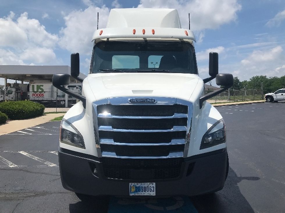 Day Cab Tractor-Heavy Duty Tractors-Freightliner-2020-T12664ST-Allentown-PA-552,423\n\t\tmiles-$ 39,250 - Image 2