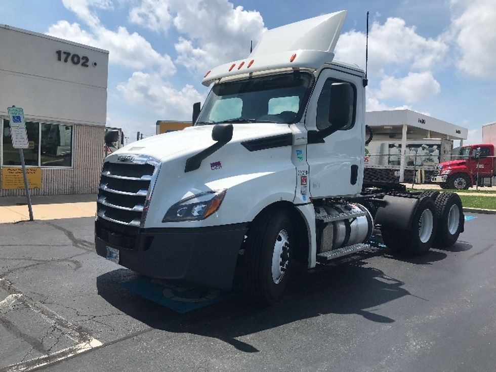 Day Cab Tractor-Heavy Duty Tractors-Freightliner-2020-T12664ST-Allentown-PA-552,423\n\t\tmiles-$ 39,250 - Image 3