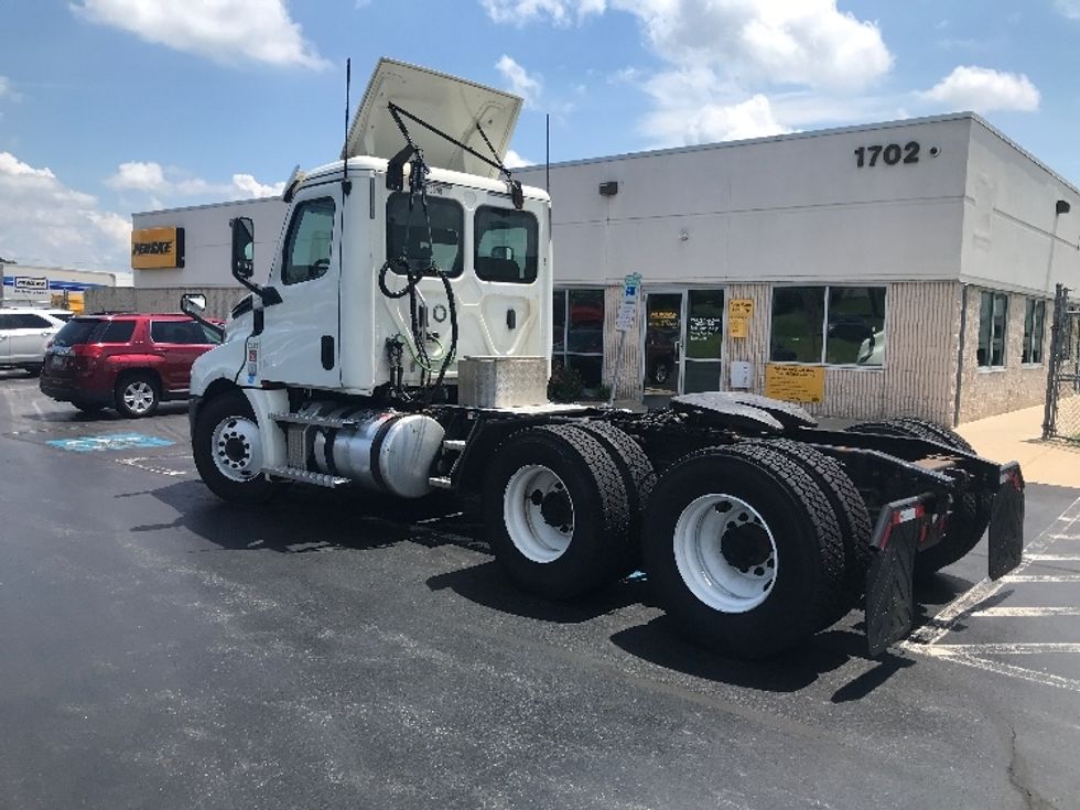 Day Cab Tractor-Heavy Duty Tractors-Freightliner-2020-T12664ST-Allentown-PA-552,423\n\t\tmiles-$ 39,250 - Image 5