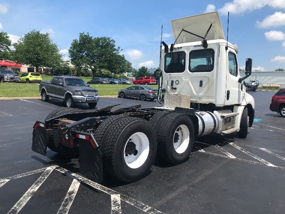 Day Cab Tractor-Heavy Duty Tractors-Freightliner-2020-T12664ST-Allentown-PA-552,423\n\t\tmiles-$ 39,250 - Image 7