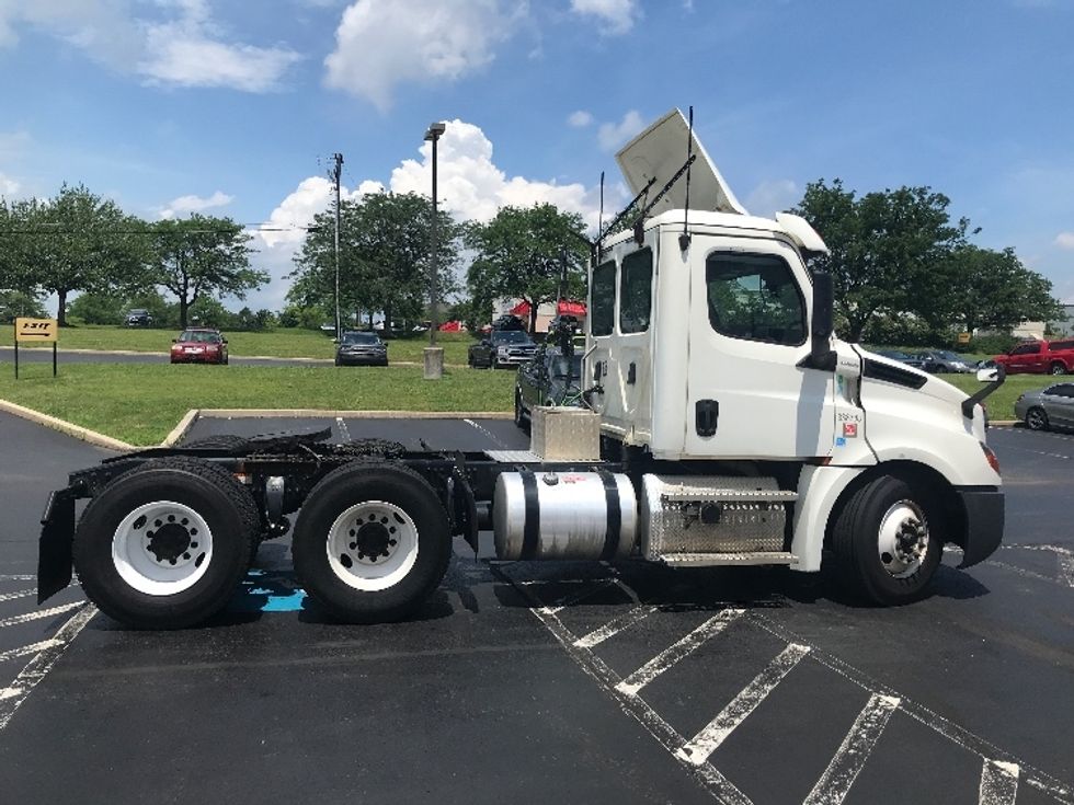 Day Cab Tractor-Heavy Duty Tractors-Freightliner-2020-T12664ST-Allentown-PA-552,423\n\t\tmiles-$ 39,250 - Image 8