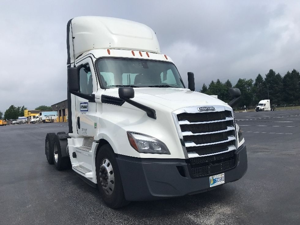 Day Cab Tractor-Heavy Duty Tractors-Freightliner-2020-T12664ST-Allentown-PA-670,305\n\t\tmiles-$ 27,750 - Image 1