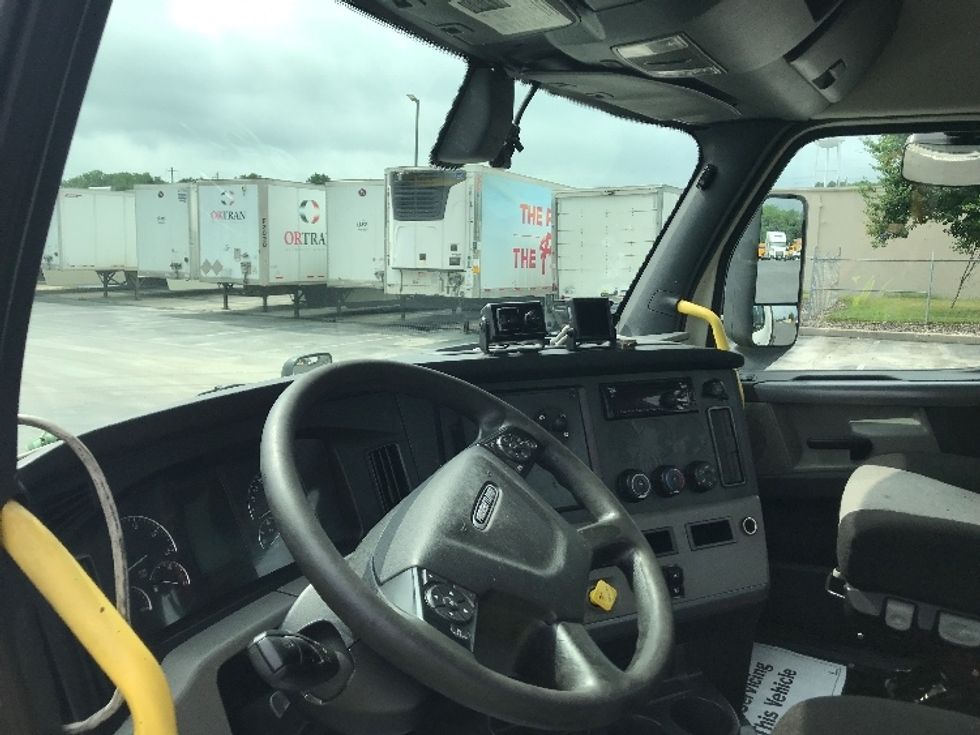 Day Cab Tractor-Heavy Duty Tractors-Freightliner-2020-T12664ST-Allentown-PA-670,305\n\t\tmiles-$ 27,750 - Image 10