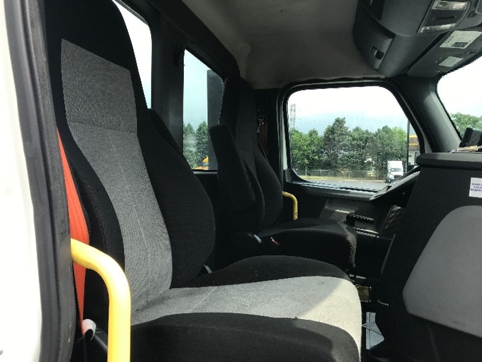 Day Cab Tractor-Heavy Duty Tractors-Freightliner-2020-T12664ST-Allentown-PA-670,305\n\t\tmiles-$ 27,750 - Image 14