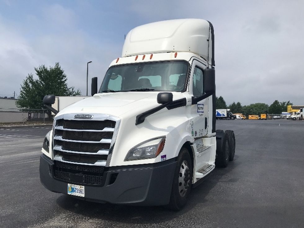 Day Cab Tractor-Heavy Duty Tractors-Freightliner-2020-T12664ST-Allentown-PA-670,305\n\t\tmiles-$ 27,750 - Image 3