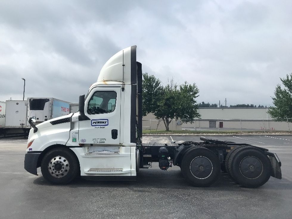 Day Cab Tractor-Heavy Duty Tractors-Freightliner-2020-T12664ST-Allentown-PA-670,305\n\t\tmiles-$ 27,750 - Image 4