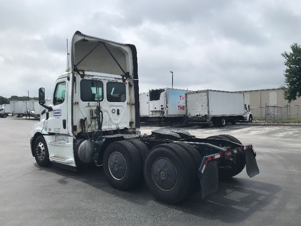 Day Cab Tractor-Heavy Duty Tractors-Freightliner-2020-T12664ST-Allentown-PA-670,305\n\t\tmiles-$ 27,750 - Image 5