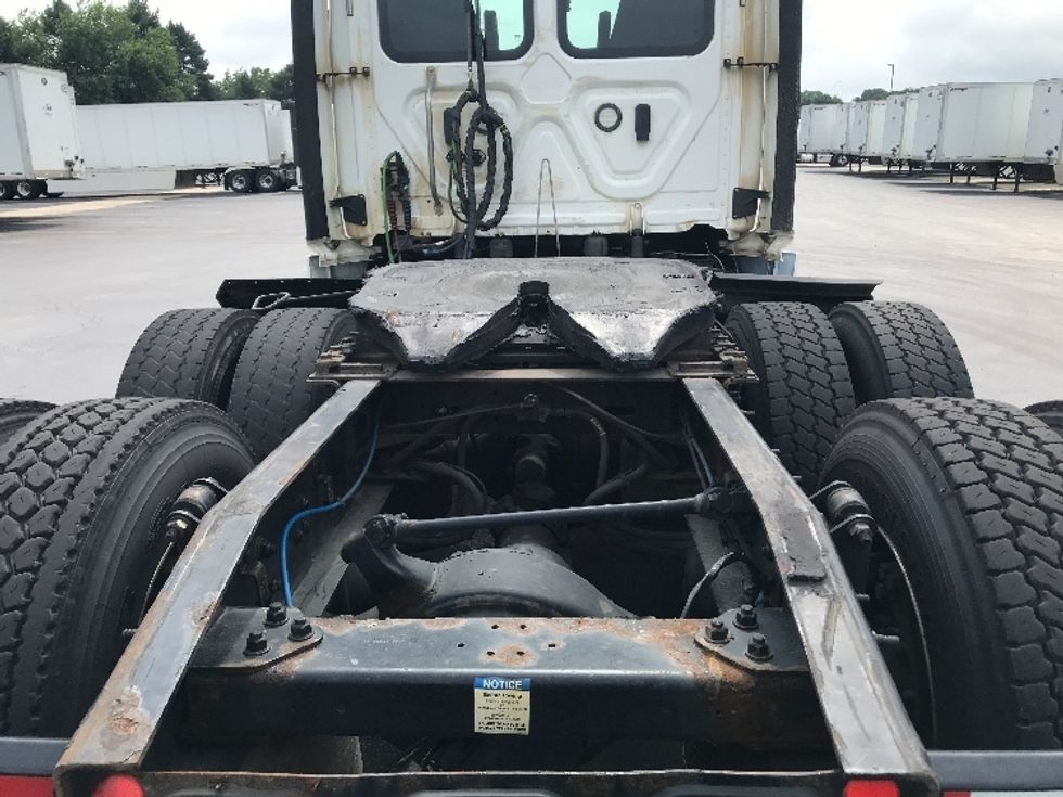 Day Cab Tractor-Heavy Duty Tractors-Freightliner-2020-T12664ST-Allentown-PA-670,305\n\t\tmiles-$ 27,750 - Image 6