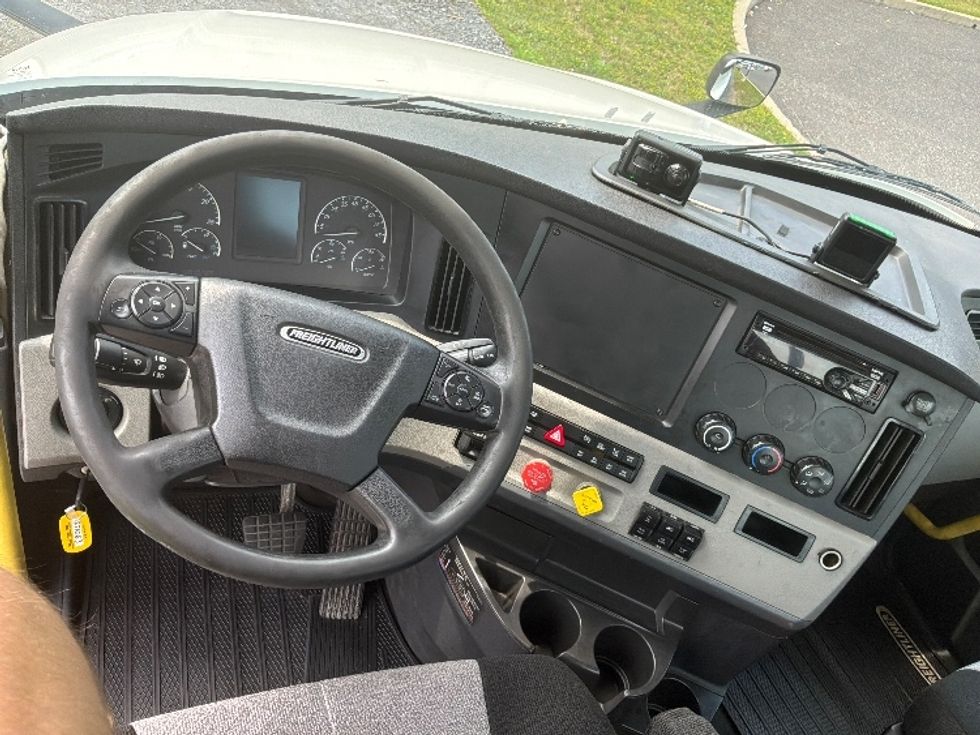Day Cab Tractor-Heavy Duty Tractors-Freightliner-2020-T12664ST-Allentown-PA-696,213\n\t\tmiles-$ 27,750 - Image 11