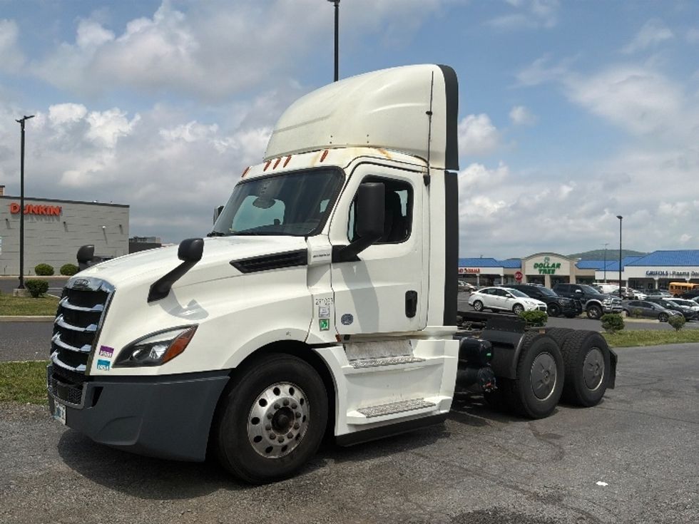 Day Cab Tractor-Heavy Duty Tractors-Freightliner-2020-T12664ST-Allentown-PA-696,213\n\t\tmiles-$ 27,750 - Image 3