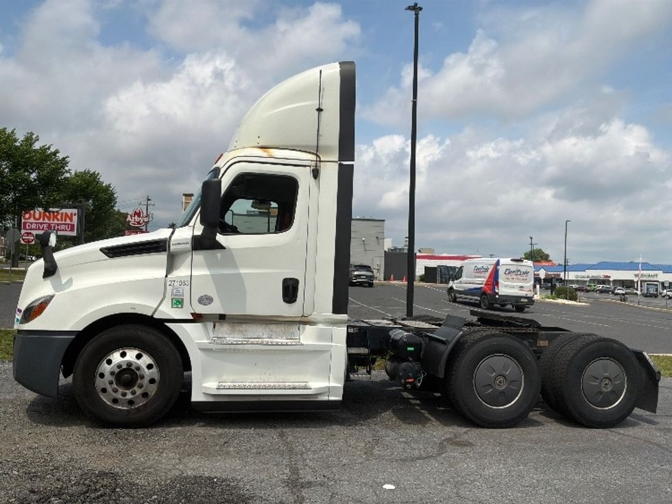 Day Cab Tractor-Heavy Duty Tractors-Freightliner-2020-T12664ST-Allentown-PA-696,213\n\t\tmiles-$ 27,750 - Image 4