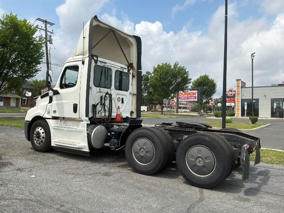 Day Cab Tractor-Heavy Duty Tractors-Freightliner-2020-T12664ST-Allentown-PA-696,213\n\t\tmiles-$ 27,750 - Image 5