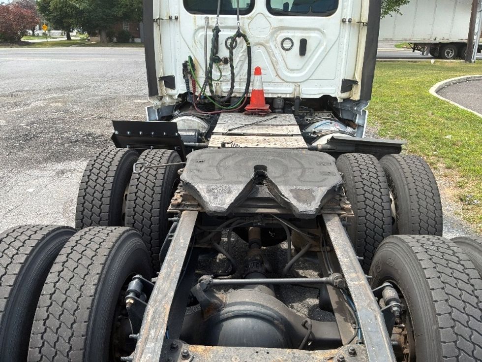 Day Cab Tractor-Heavy Duty Tractors-Freightliner-2020-T12664ST-Allentown-PA-696,213\n\t\tmiles-$ 27,750 - Image 6