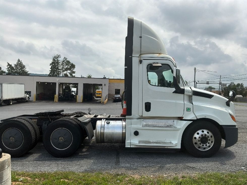 Day Cab Tractor-Heavy Duty Tractors-Freightliner-2020-T12664ST-Allentown-PA-696,213\n\t\tmiles-$ 27,750 - Image 8