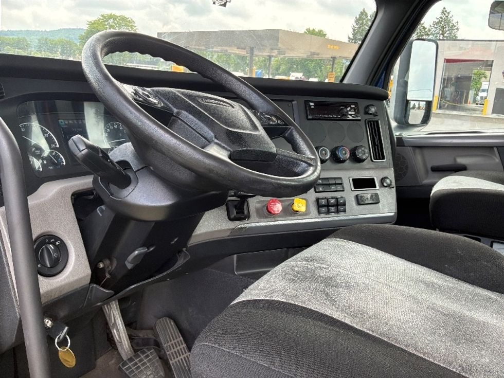 Day Cab Tractor-Heavy Duty Tractors-Freightliner-2020-T12664ST-Allentown-PA-743,275\n\t\tmiles-$ 27,750 - Image 10