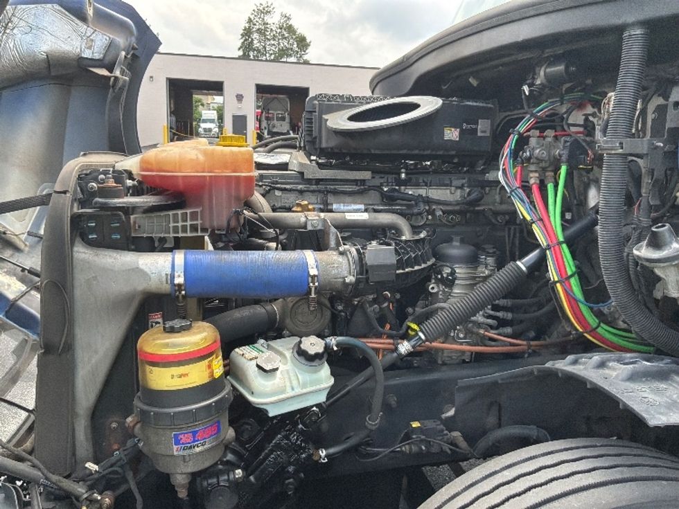 Day Cab Tractor-Heavy Duty Tractors-Freightliner-2020-T12664ST-Allentown-PA-743,275\n\t\tmiles-$ 27,750 - Image 16