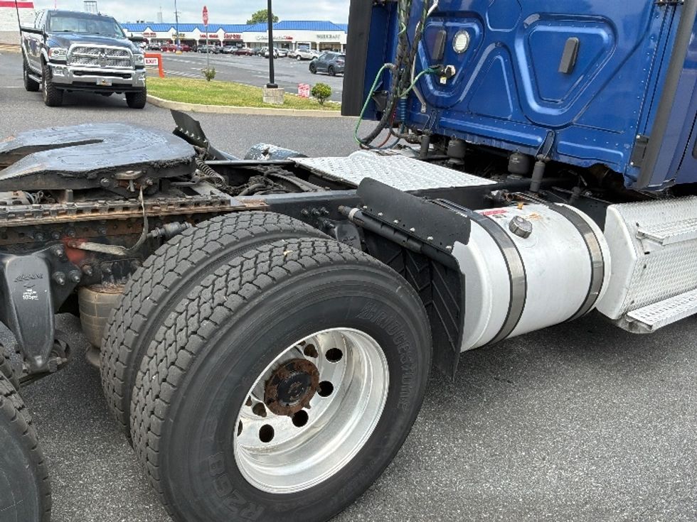 Day Cab Tractor-Heavy Duty Tractors-Freightliner-2020-T12664ST-Allentown-PA-743,275\n\t\tmiles-$ 27,750 - Image 17