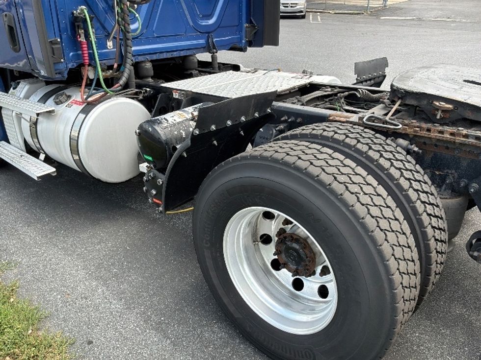 Day Cab Tractor-Heavy Duty Tractors-Freightliner-2020-T12664ST-Allentown-PA-743,275\n\t\tmiles-$ 27,750 - Image 18