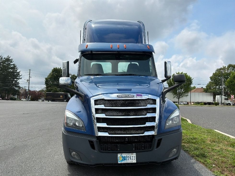 Day Cab Tractor-Heavy Duty Tractors-Freightliner-2020-T12664ST-Allentown-PA-743,275\n\t\tmiles-$ 27,750 - Image 2