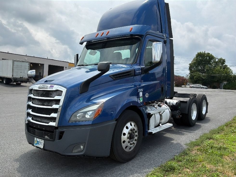 Day Cab Tractor-Heavy Duty Tractors-Freightliner-2020-T12664ST-Allentown-PA-743,275\n\t\tmiles-$ 27,750 - Image 3