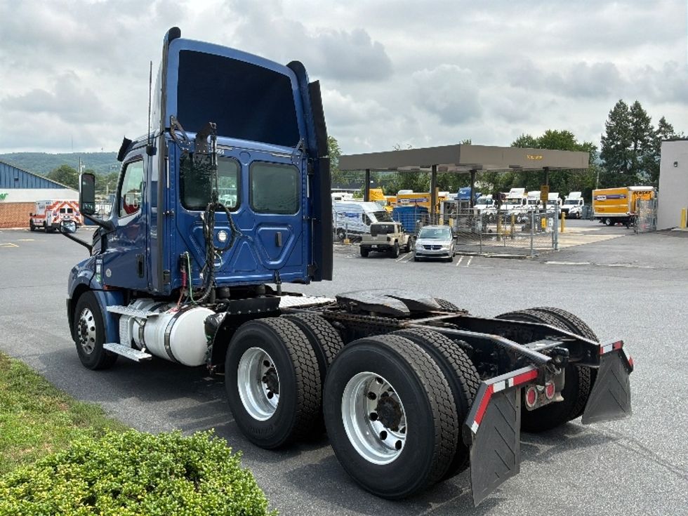 Day Cab Tractor-Heavy Duty Tractors-Freightliner-2020-T12664ST-Allentown-PA-743,275\n\t\tmiles-$ 27,750 - Image 5