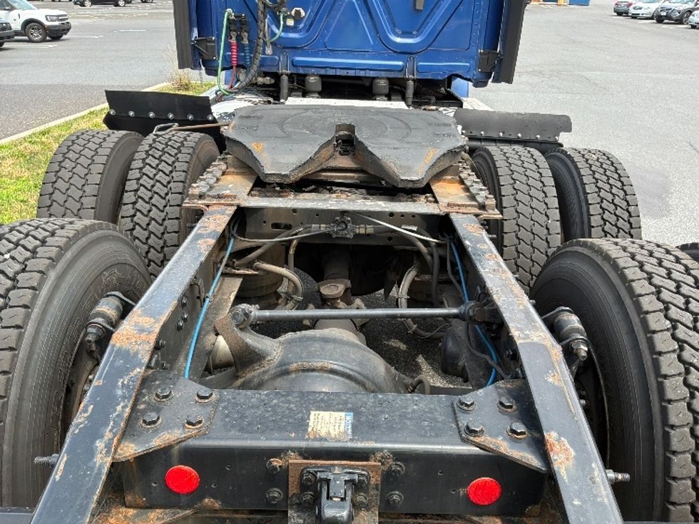 Day Cab Tractor-Heavy Duty Tractors-Freightliner-2020-T12664ST-Allentown-PA-743,275\n\t\tmiles-$ 27,750 - Image 6