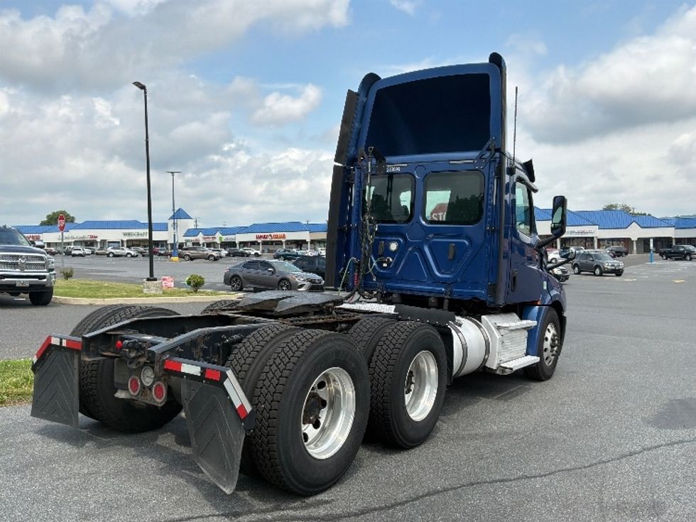 Day Cab Tractor-Heavy Duty Tractors-Freightliner-2020-T12664ST-Allentown-PA-743,275\n\t\tmiles-$ 27,750 - Image 7