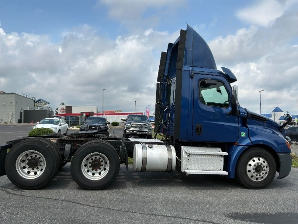 Day Cab Tractor-Heavy Duty Tractors-Freightliner-2020-T12664ST-Allentown-PA-743,275\n\t\tmiles-$ 27,750 - Image 8