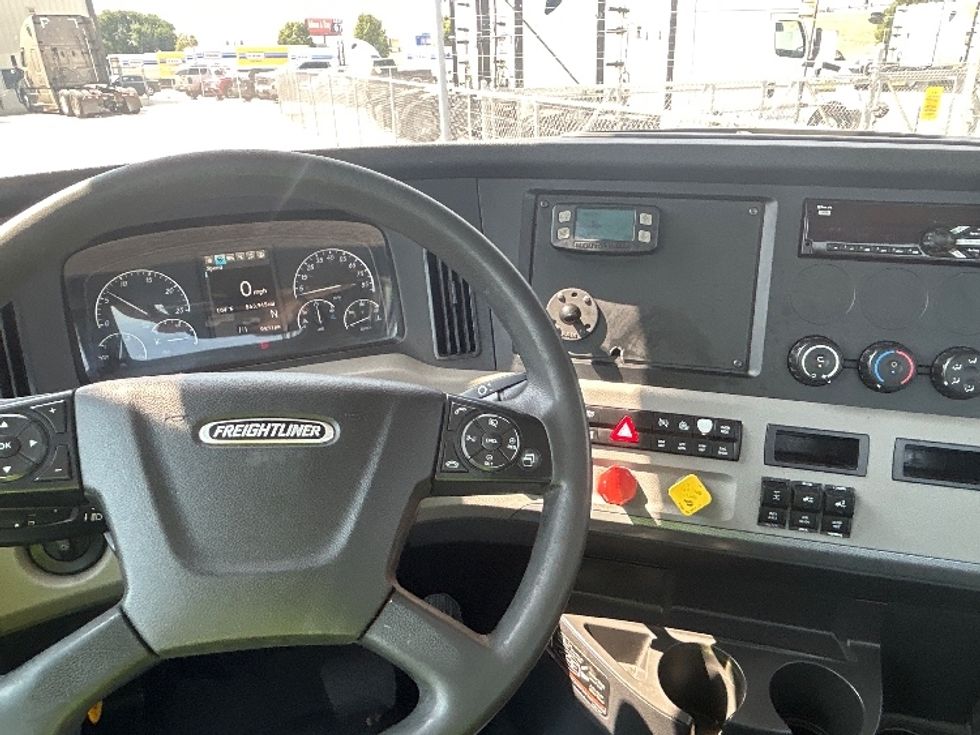 Day Cab Tractor-Heavy Duty Tractors-Freightliner-2020-T12664ST-Amarillo-TX-563,945\n\t\tmiles-$ 37,500 - Image 10