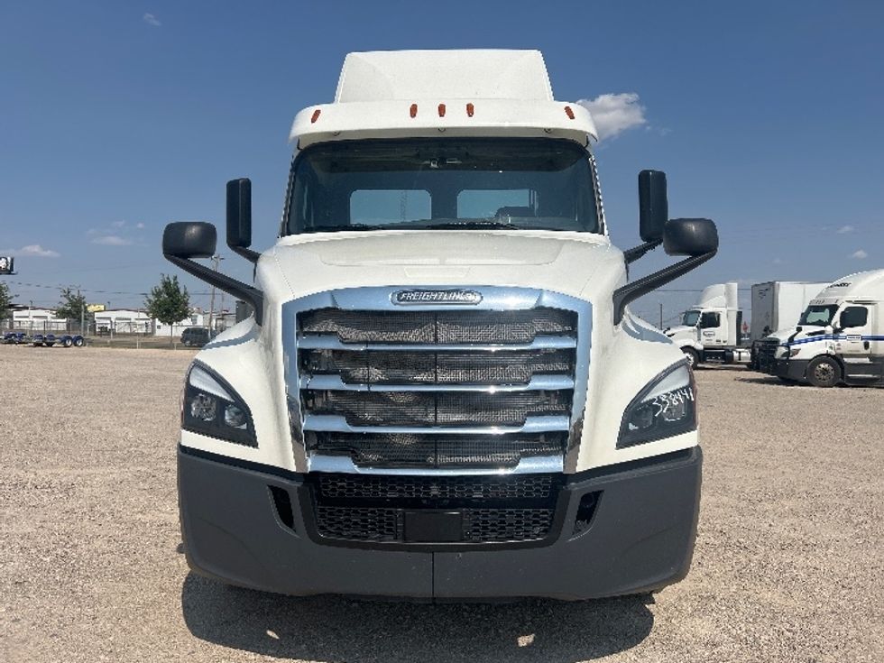 Day Cab Tractor-Heavy Duty Tractors-Freightliner-2020-T12664ST-Amarillo-TX-563,945\n\t\tmiles-$ 37,500 - Image 2