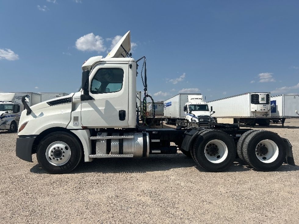 Day Cab Tractor-Heavy Duty Tractors-Freightliner-2020-T12664ST-Amarillo-TX-563,945\n\t\tmiles-$ 37,500 - Image 4