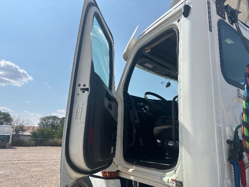 Day Cab Tractor-Heavy Duty Tractors-Freightliner-2020-T12664ST-Amarillo-TX-563,945\n\t\tmiles-$ 37,500 - Image 9