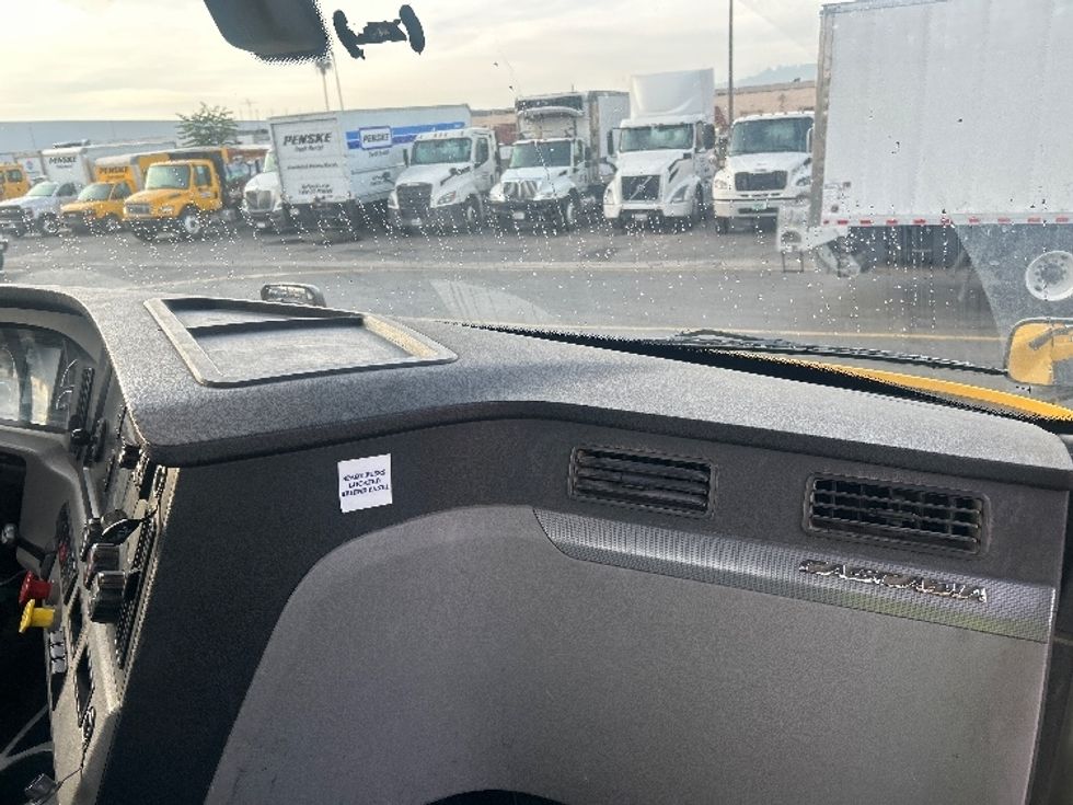 Day Cab Tractor-Heavy Duty Tractors-Freightliner-2020-T12664ST-Anaheim-CA-478,600\n\t\tmiles-$ 43,750 - Image 13