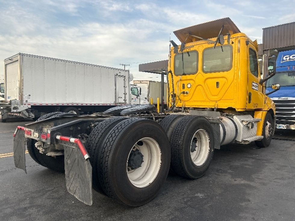 Day Cab Tractor-Heavy Duty Tractors-Freightliner-2020-T12664ST-Anaheim-CA-478,600\n\t\tmiles-$ 43,750 - Image 7
