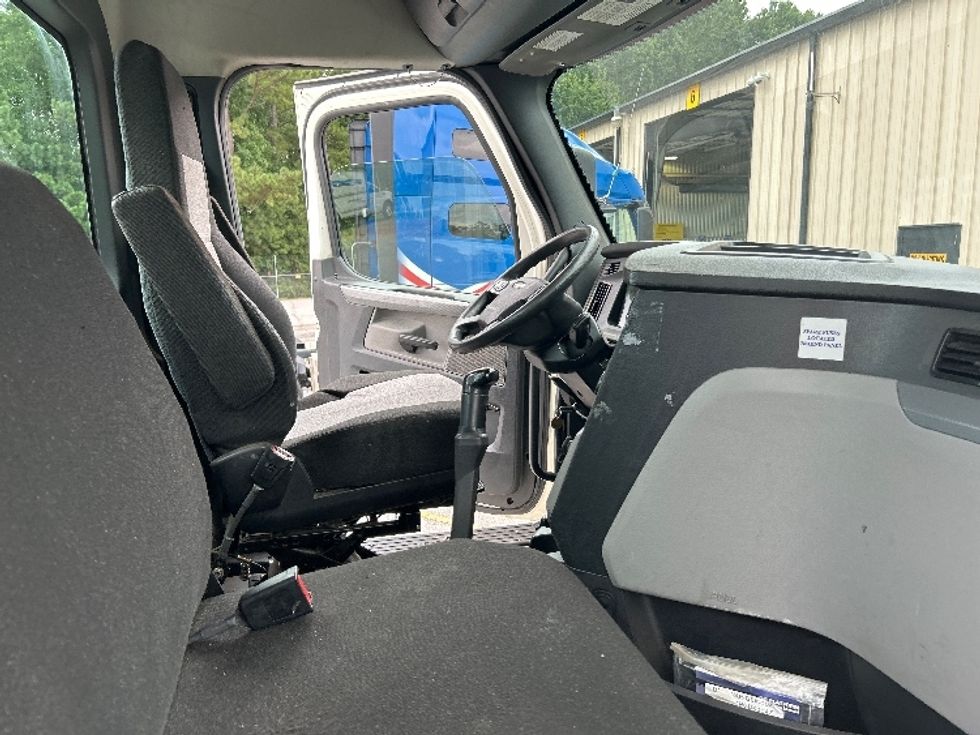 Day Cab Tractor-Heavy Duty Tractors-Freightliner-2020-T12664ST-Anderson-SC-174,100\n\t\tmiles-$ 62,750 - Image 14