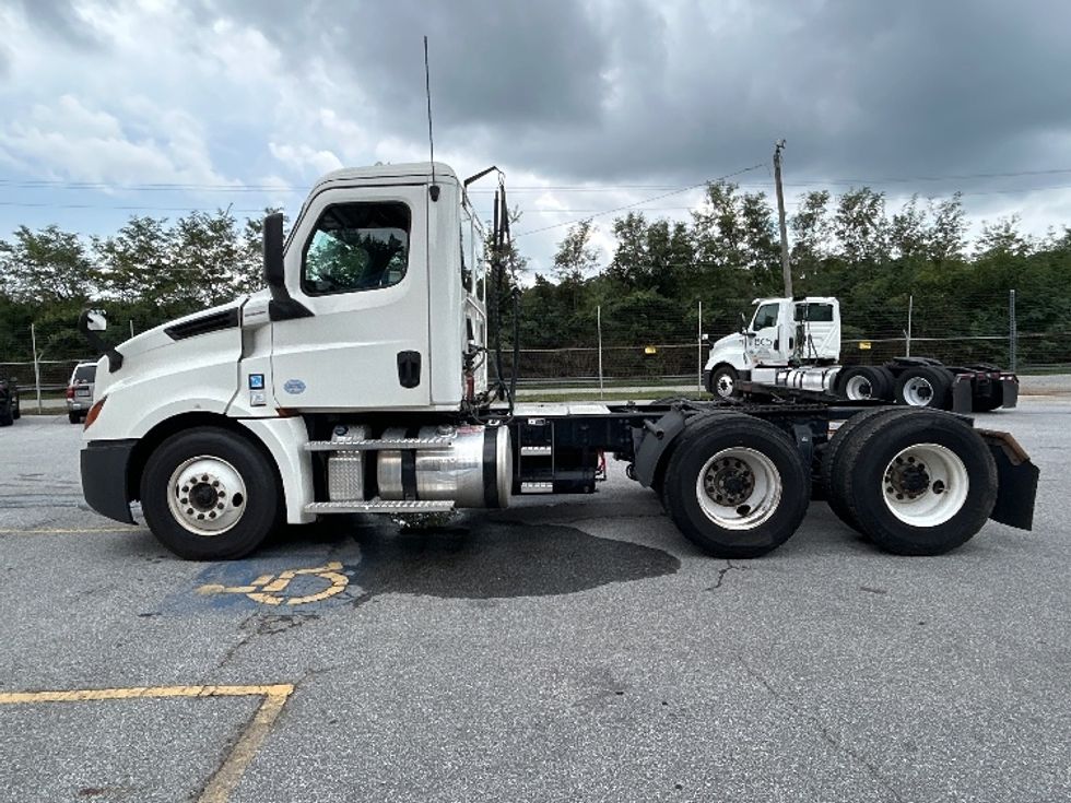 Day Cab Tractor-Heavy Duty Tractors-Freightliner-2020-T12664ST-Anderson-SC-174,100\n\t\tmiles-$ 62,750 - Image 4
