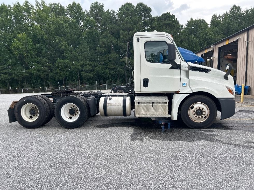 Day Cab Tractor-Heavy Duty Tractors-Freightliner-2020-T12664ST-Anderson-SC-174,100\n\t\tmiles-$ 62,750 - Image 8