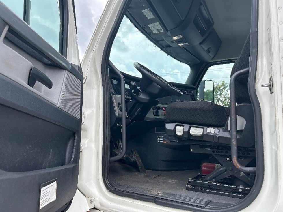 Day Cab Tractor-Heavy Duty Tractors-Freightliner-2020-T12664ST-Anderson-SC-174,100\n\t\tmiles-$ 62,750 - Image 9
